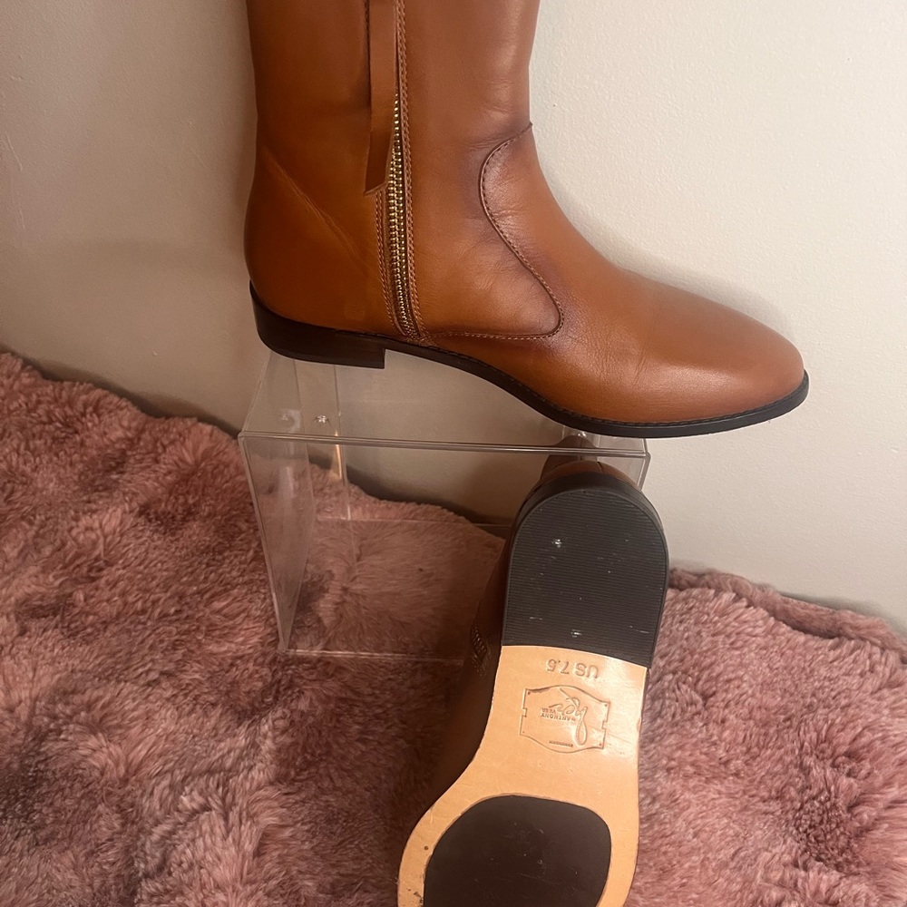 Brown Ankle Boots with Leather Finish and Zipper Closure